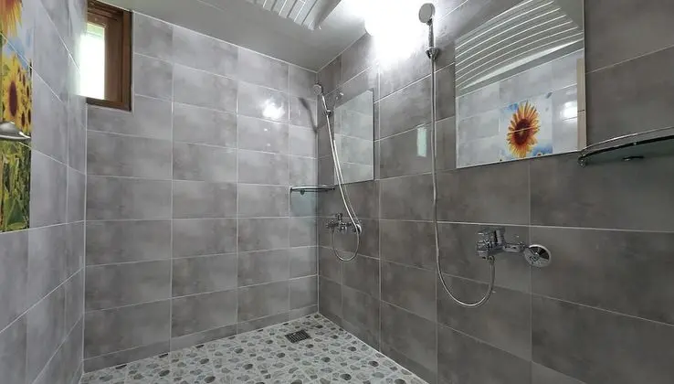 Ortak Ranzalı Oda, Sadece kadınlar için