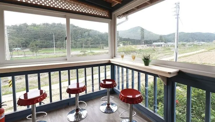 Ortak Ranzalı Oda, Sadece kadınlar için