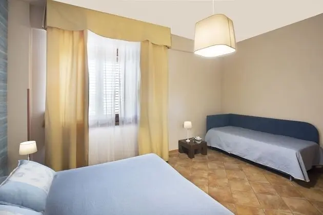 Üç Kişilik Oda