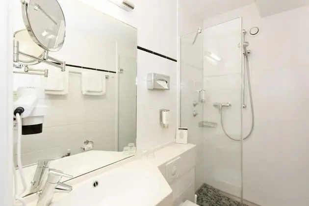 Business Tek Büyük veya İki Ayrı Yataklı Oda