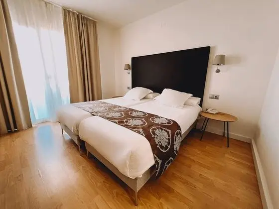 Tek Büyük Yataklı Oda, Deniz Manzaralı (Mar)