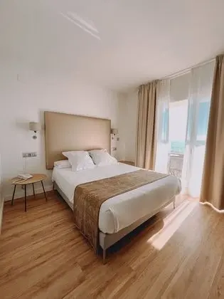 Tek Büyük Yataklı Oda, Deniz Manzaralı (Mar)