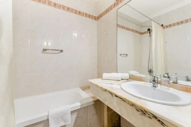 Tek Büyük veya İki Ayrı Yataklı Oda