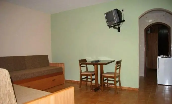 Dağ Evi (Flamboyant Triple)