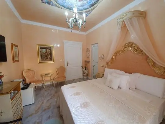 Luxury Tek Büyük Yataklı Oda