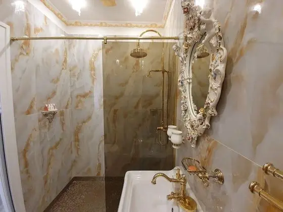 Luxury Tek Büyük Yataklı Oda