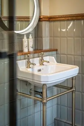 Deluxe Tek Büyük Yataklı Oda, Banyolu/Duşlu