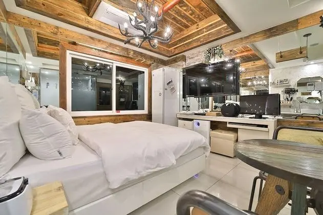 Standard Tek Büyük Yataklı Oda