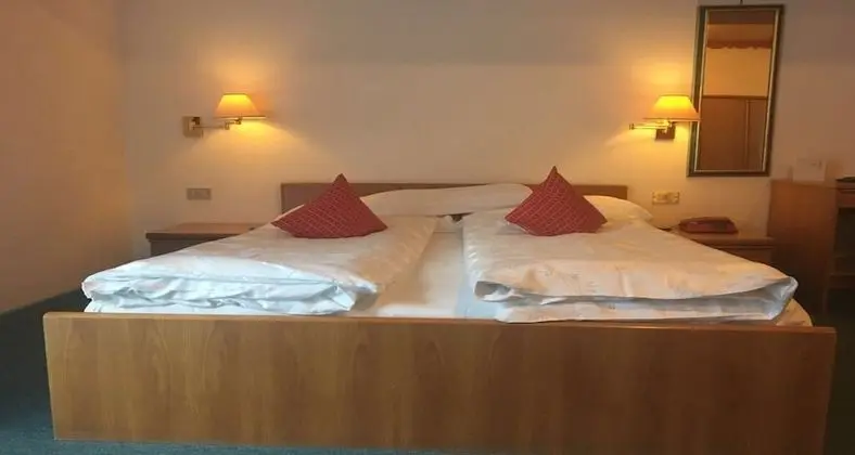 Basic Tek Büyük Yataklı Oda