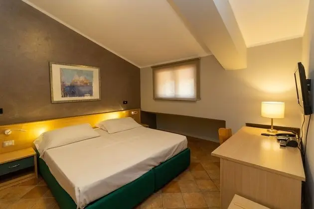 Economy Tek Büyük veya İki Ayrı Yataklı Oda