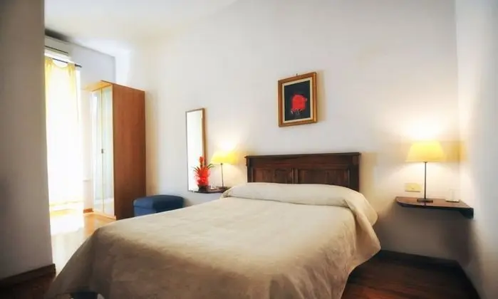 Büyük Yataklı Tek Kişilik Oda