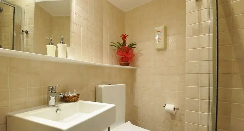 Büyük Yataklı Tek Kişilik Oda