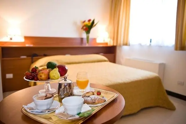 Üç Kişilik Oda