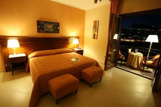 Standard Tek Büyük veya İki Ayrı Yataklı Oda