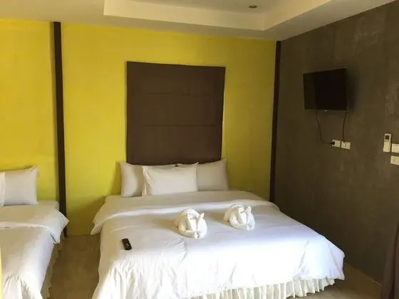 Bungalow with 2 Queen Beds