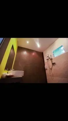 Bungalow with 2 Queen Beds