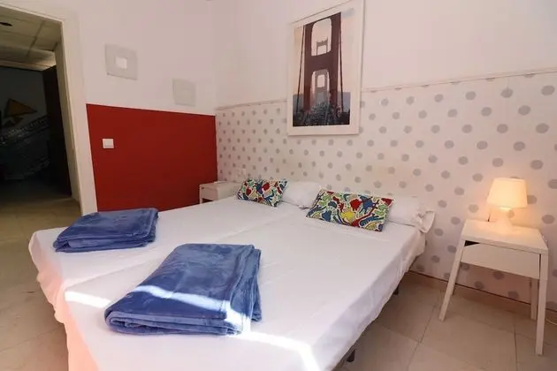 İki Ayrı Yataklı Oda, Ortak Banyo