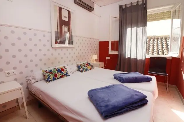 İki Ayrı Yataklı Oda, Ortak Banyo
