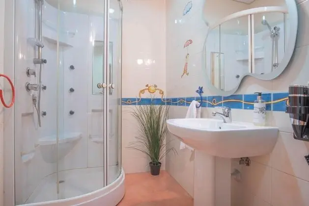 Ev