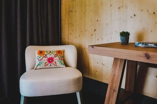 Standard Tek Büyük veya İki Ayrı Yataklı Oda, Bahçe Manzaralı