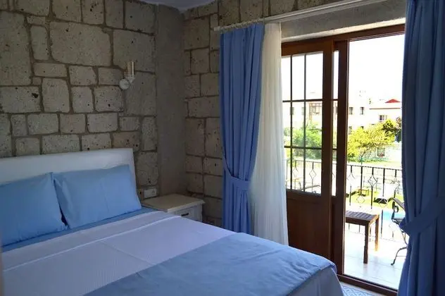 Room, Pool View