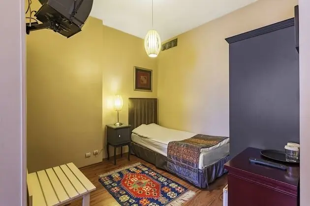 Üç Kişilik Oda