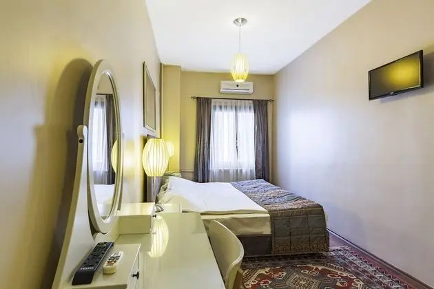 Üç Kişilik Oda
