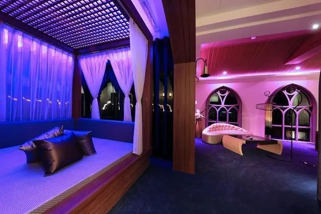 Deluxe Tek Büyük Yataklı Oda (A)