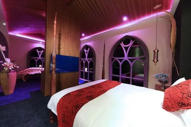Deluxe Tek Büyük Yataklı Oda (A)
