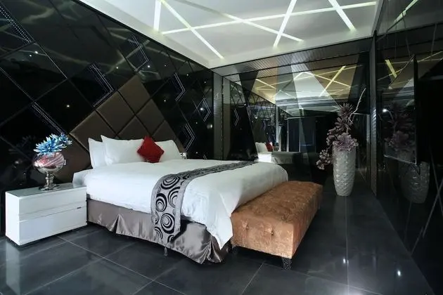 Deluxe Tek Büyük Yataklı Oda (B)