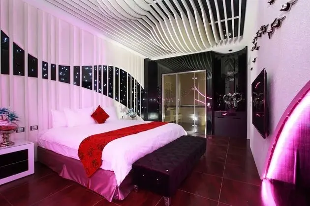 Deluxe Tek Büyük Yataklı Oda (B)