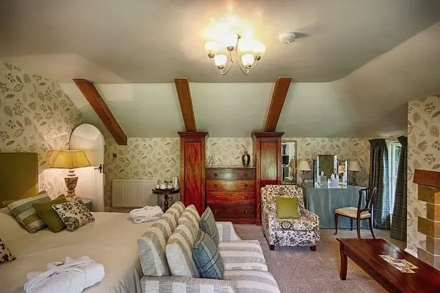Deluxe Tek Büyük veya İki Ayrı Yataklı Oda, Banyolu/Duşlu, Bahçe Manzaralı (Bracken Suite)