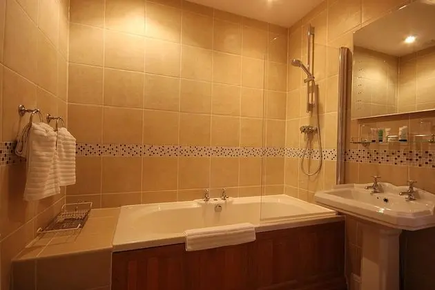 Deluxe Tek Büyük veya İki Ayrı Yataklı Oda, Banyolu/Duşlu, Bahçe Manzaralı (Bracken Suite)