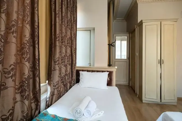 Triple, Şehir Manzaralı