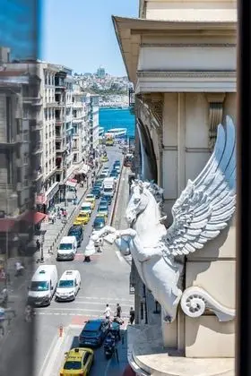 Triple, Şehir Manzaralı