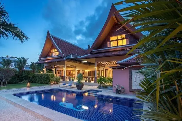 5-bedroom Villa with Private Pool
