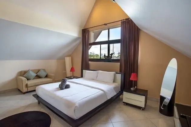 5-bedroom Villa with Private Pool