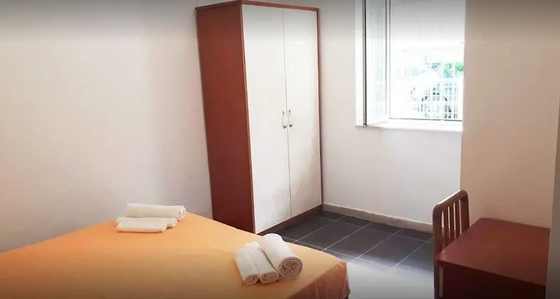 Tek Büyük Yataklı Oda, Ortak Banyo