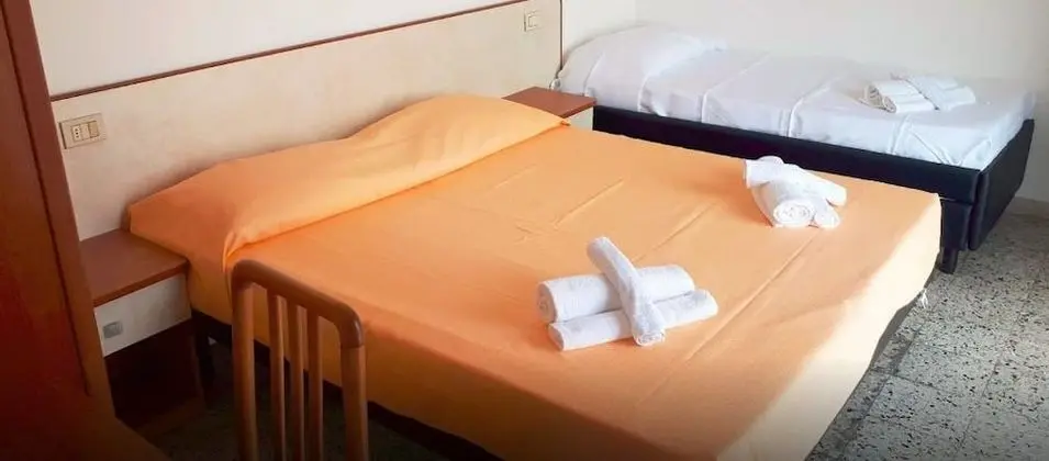 Üç Kişilik Oda, Ortak Banyo