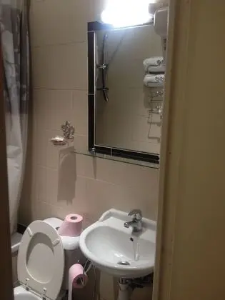 Üç Kişilik Oda