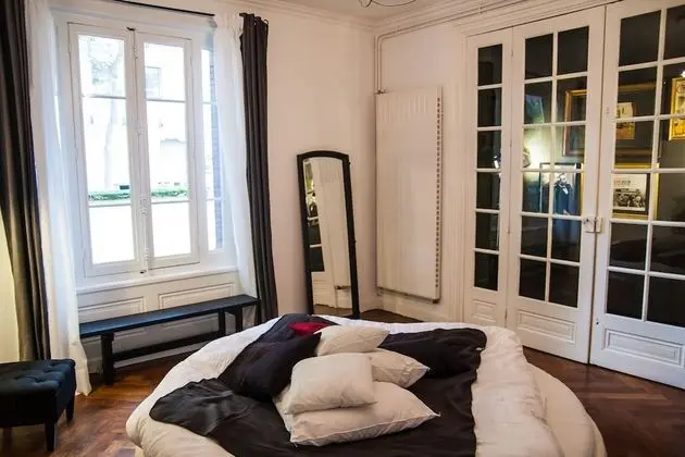 Luxury Tek Büyük Yataklı Oda, Özel Banyo, Bahçe Manzaralı (Frères Lumière)