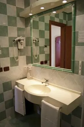 Tek Büyük veya İki Ayrı Yataklı Oda, Balkon