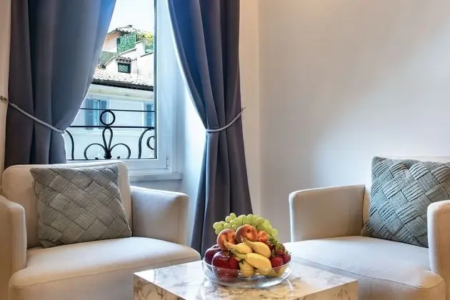 Superior Oda, 1 En Büyük (King) Boy Yatak ve Çekyat, Sigara İçilmez, Şehir Manzaralı