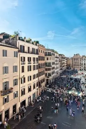 Superior Oda, 1 En Büyük (King) Boy Yatak ve Çekyat, Sigara İçilmez, Şehir Manzaralı