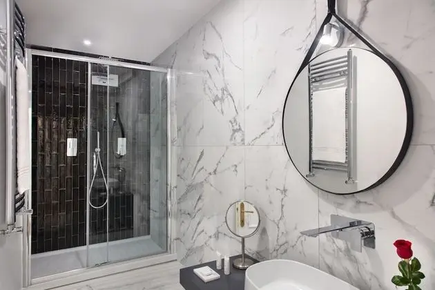 Superior Oda, 1 En Büyük (King) Boy Yatak ve Çekyat, Sigara İçilmez, Şehir Manzaralı