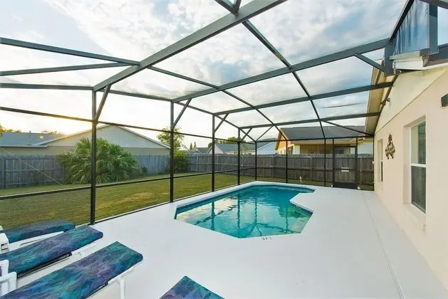 Villa (Fenced Yard, Private Pool, Close to D)
