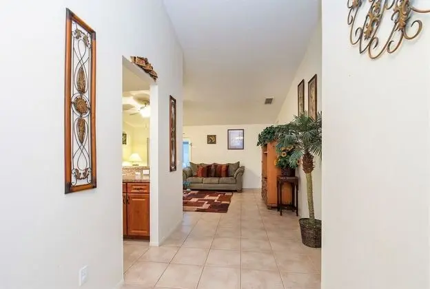 Villa (Fenced Yard, Private Pool, Close to D)