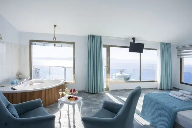 Luxury Tek Büyük Yataklı Oda, 1 Büyük (Queen) Boy Yatak, Jakuzi, Deniz Manzaralı