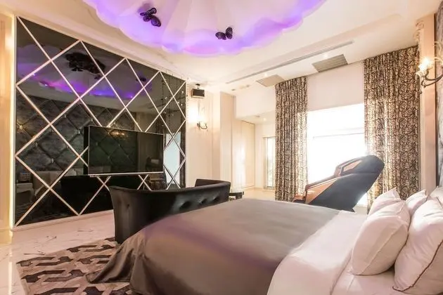 Luxury Tek Büyük Yataklı Oda