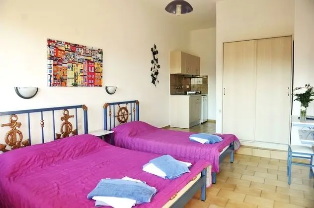 Standard Studio (3 Adults)